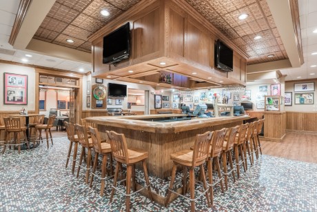 Celebrities Bar and Grill - service preview